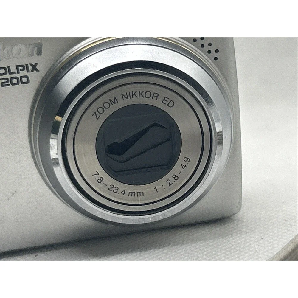 Nikon Camera COOLPIX 5200 With Battery & Charger Tested Works! Damaged See Pics